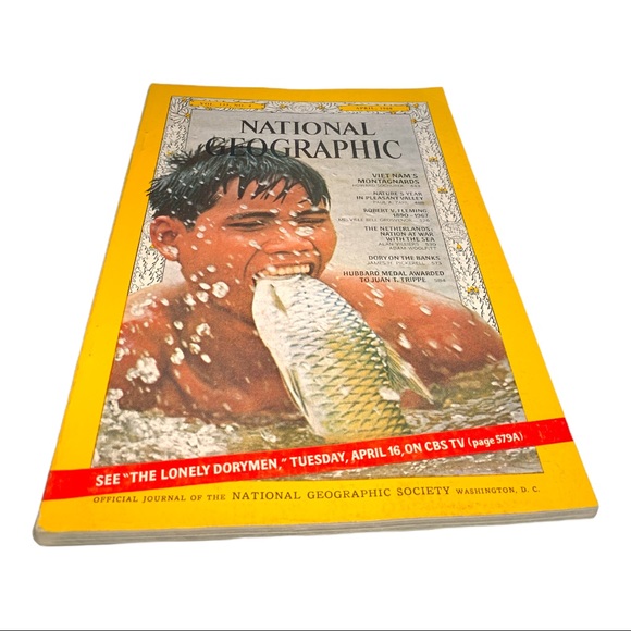 National Geographic Magazine Vietnam Montagnards April 1968 Volume 133, Number 4 - Picture 3 of 3